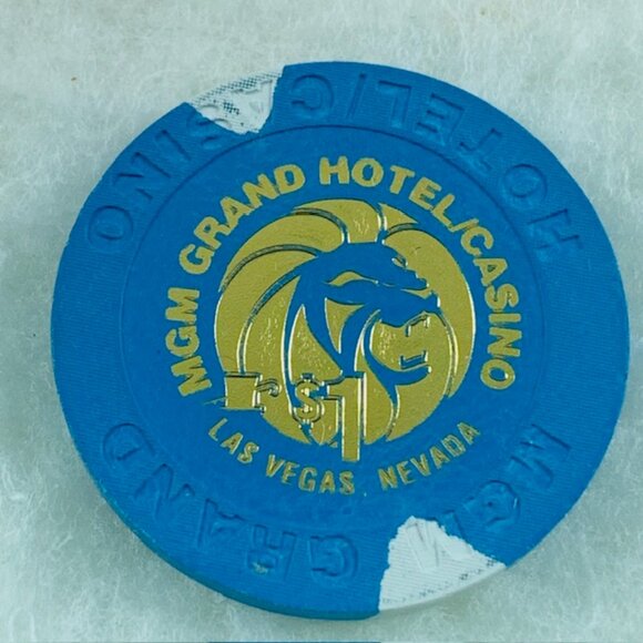 MGM GRAND Casino Chip Las Vegas $1 Lucky Gift Charm Coin Card Protector Gamble 1 - Picture 4 of 4